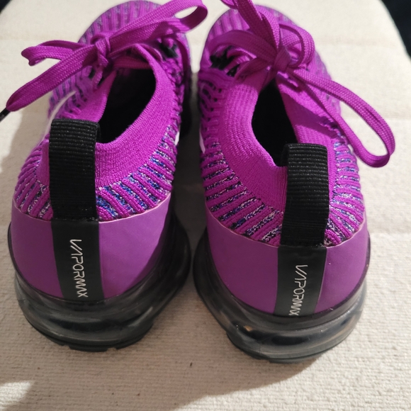 Nike Wmns Air VaporMax Flyknit 3 sneakers in "Vivid Purple" Size 8 - Picture 3 of 9